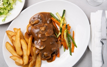 Breaded veal cutlet topped with gravy
